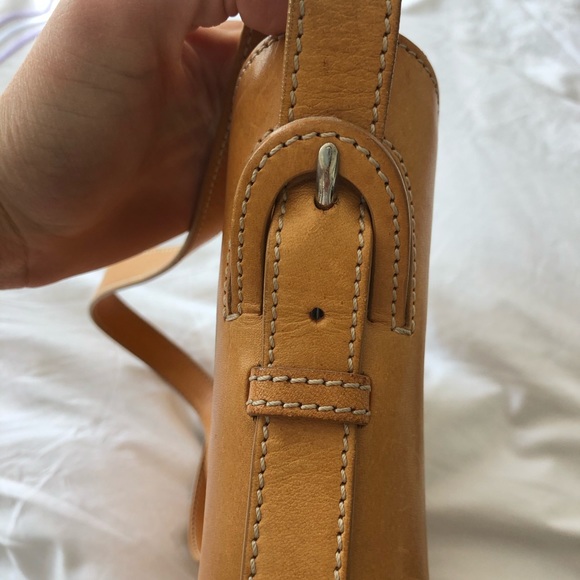 Tod’s brown leather tote bag with buckles - Picture 4 of 5